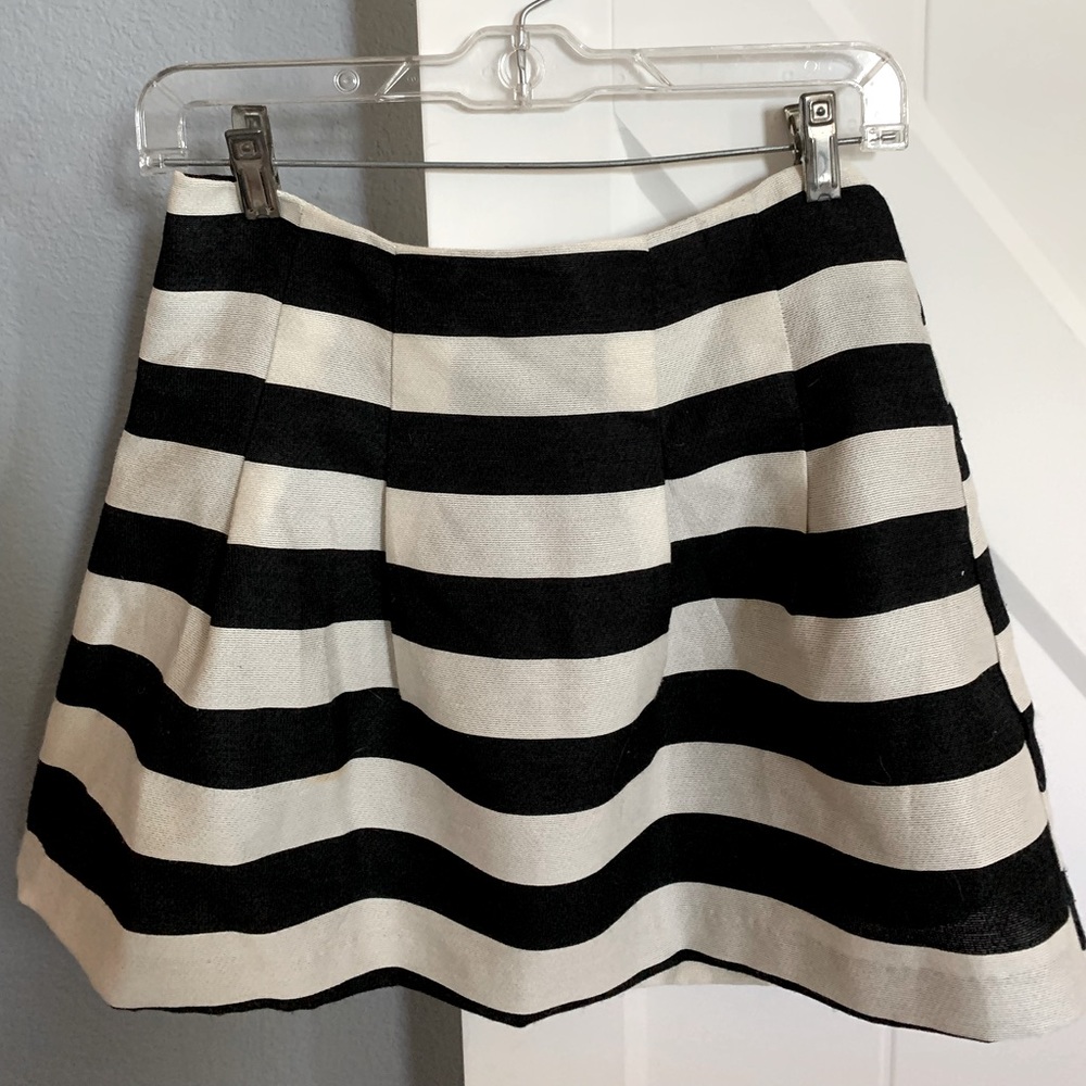 Black/white large horizontal stripes flare mini skirt , size XS fully lined